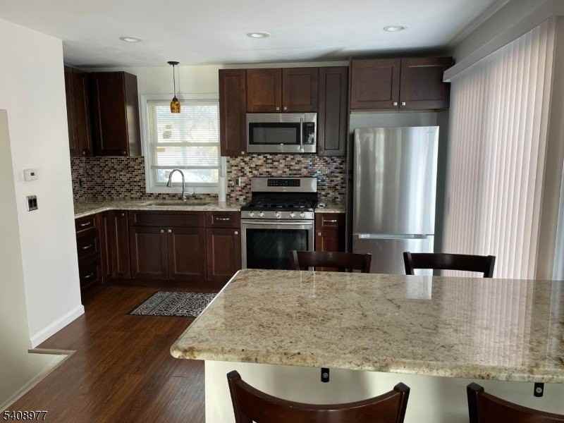 411 Lake Shore Dr - Photo 4 of 14