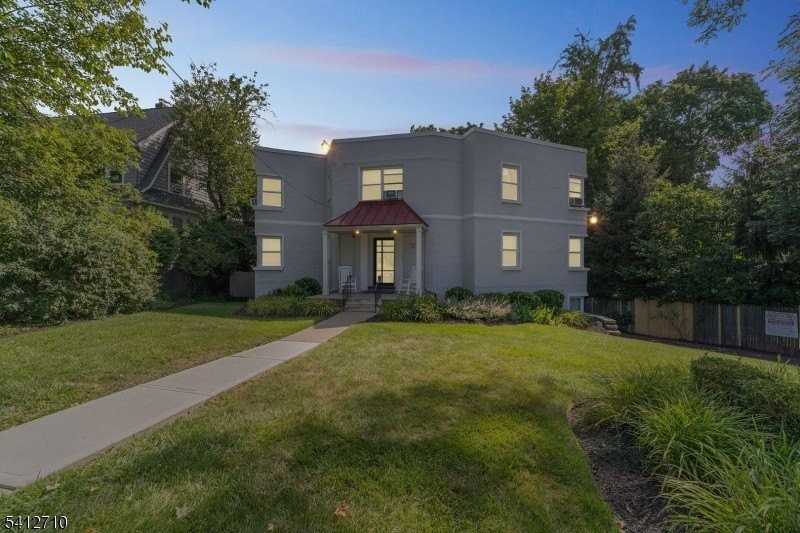 819 Bloomfield Ave Apt 10