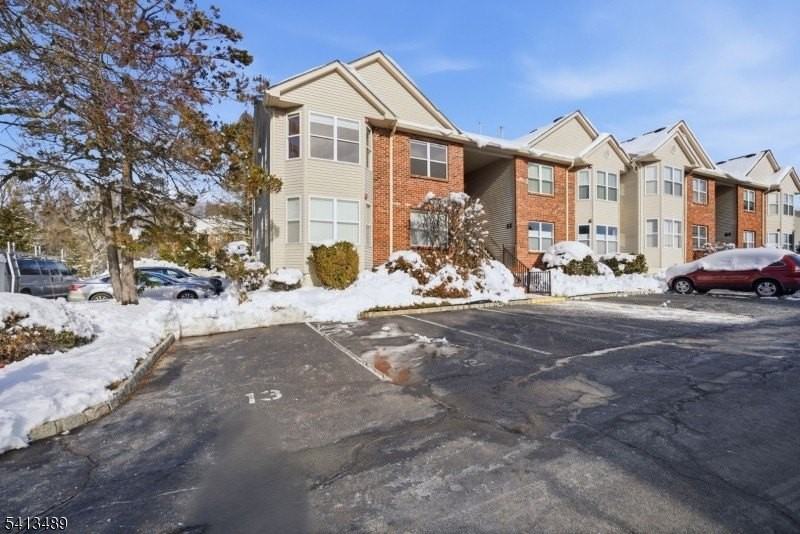 8 Jennifer Dr - Photo 2 of 32