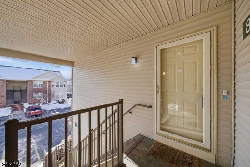 8 Jennifer Dr - Photo 3 of 32