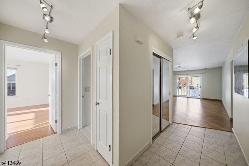 8 Jennifer Dr - Photo 4 of 32