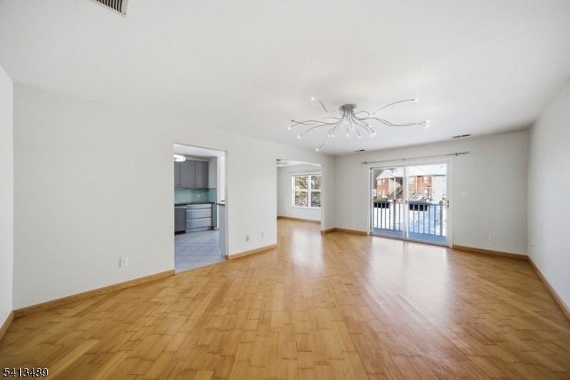 8 Jennifer Dr - Photo 5 of 32