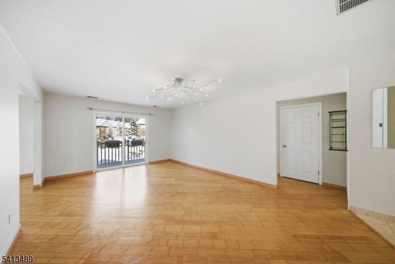 8 Jennifer Dr - Photo 7 of 32