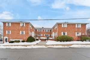 featured image of 104 N Beverwyck Rd