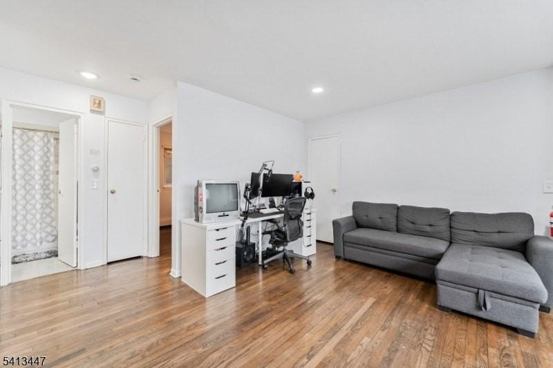 104 N Beverwyck Rd - Photo 4 of 21