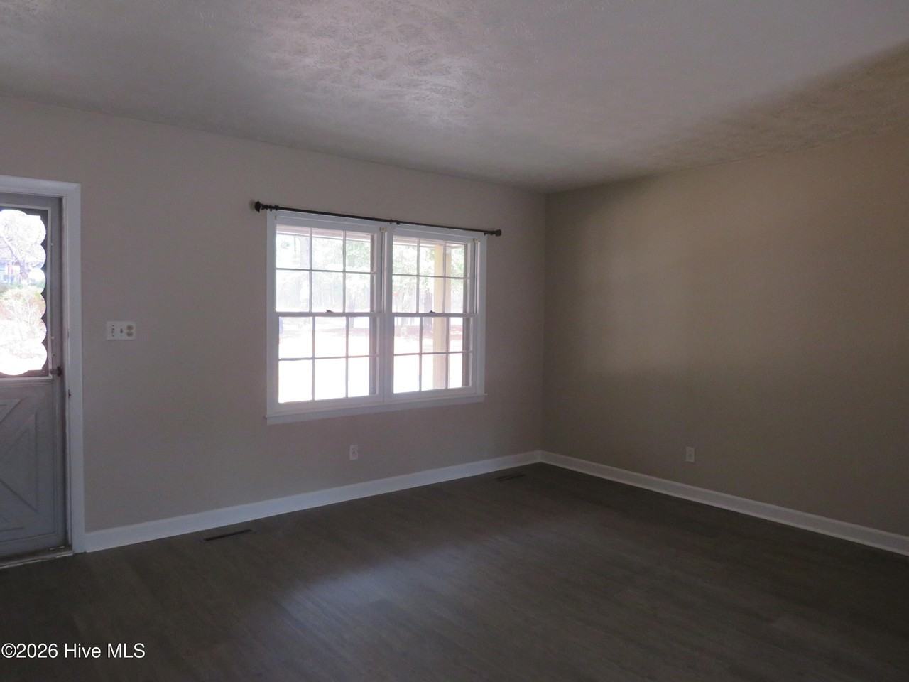 312 Selkirk Trl - Photo 2 of 19