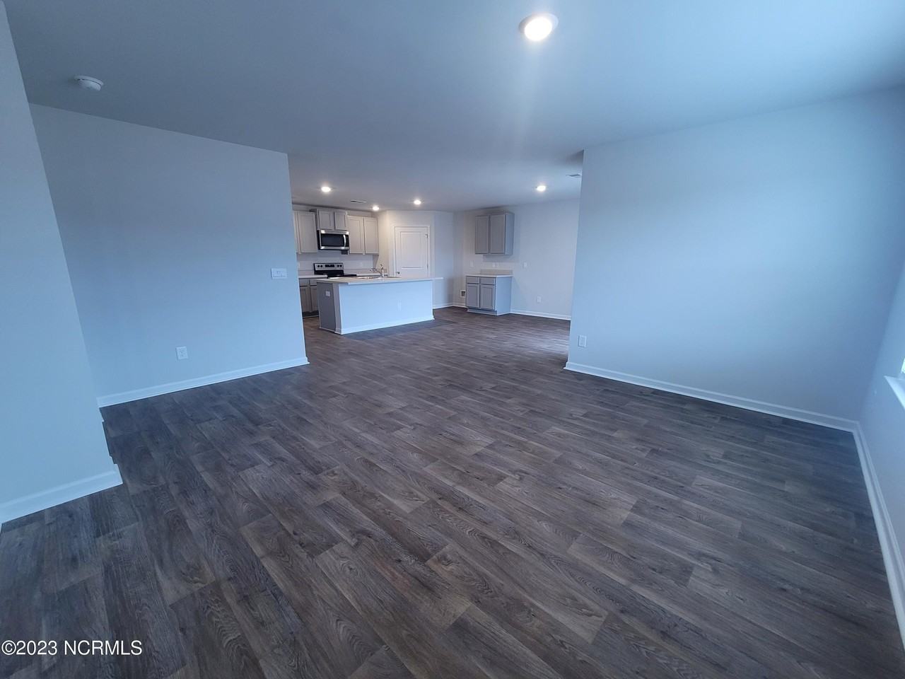 2214 Emerald Ave - Photo 4 of 34