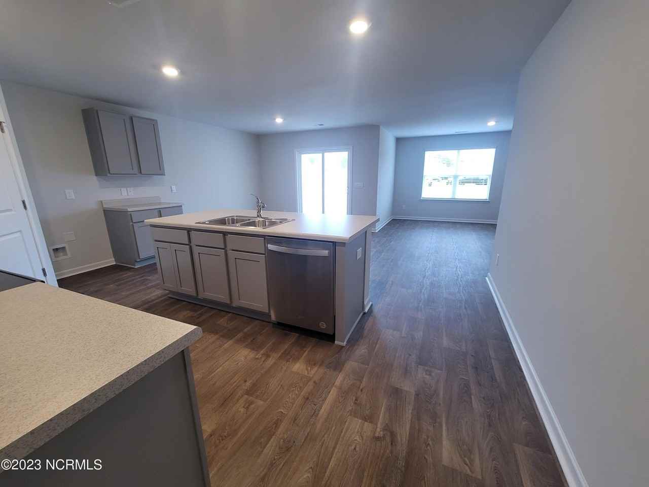 2214 Emerald Ave - Photo 6 of 34