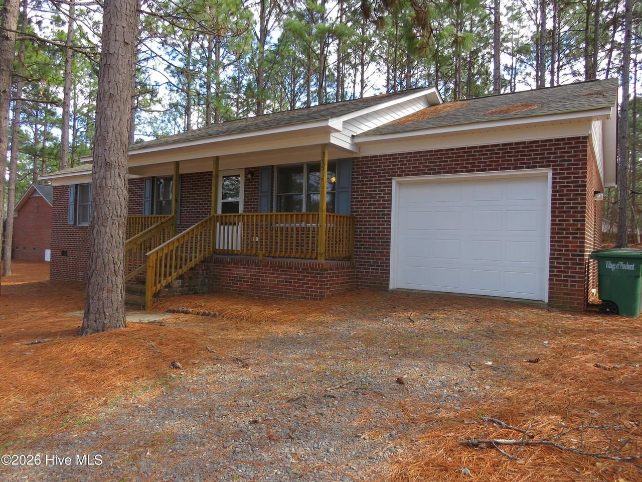 355 Sandhills Cir - Photo 2 of 17