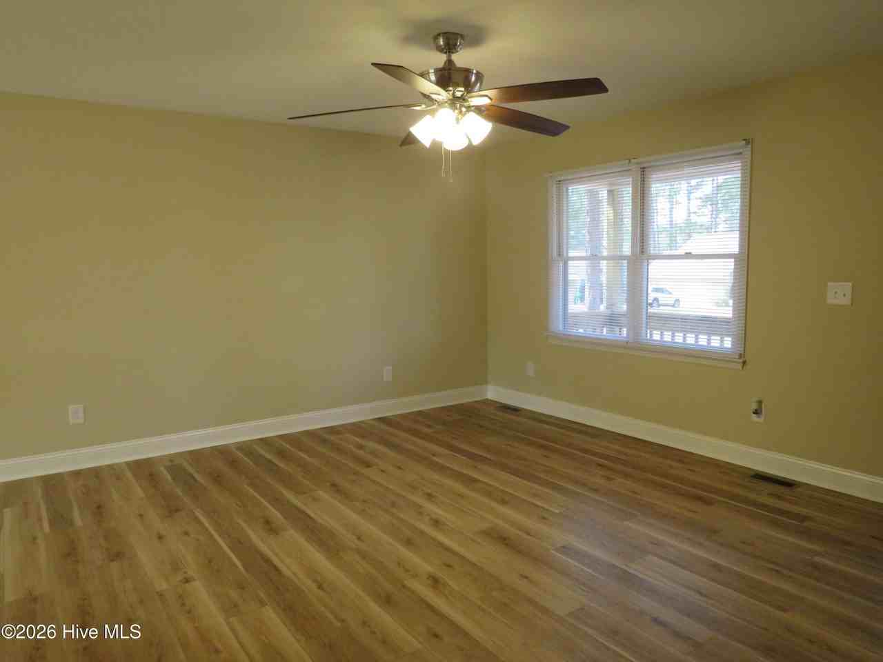 355 Sandhills Cir - Photo 4 of 17