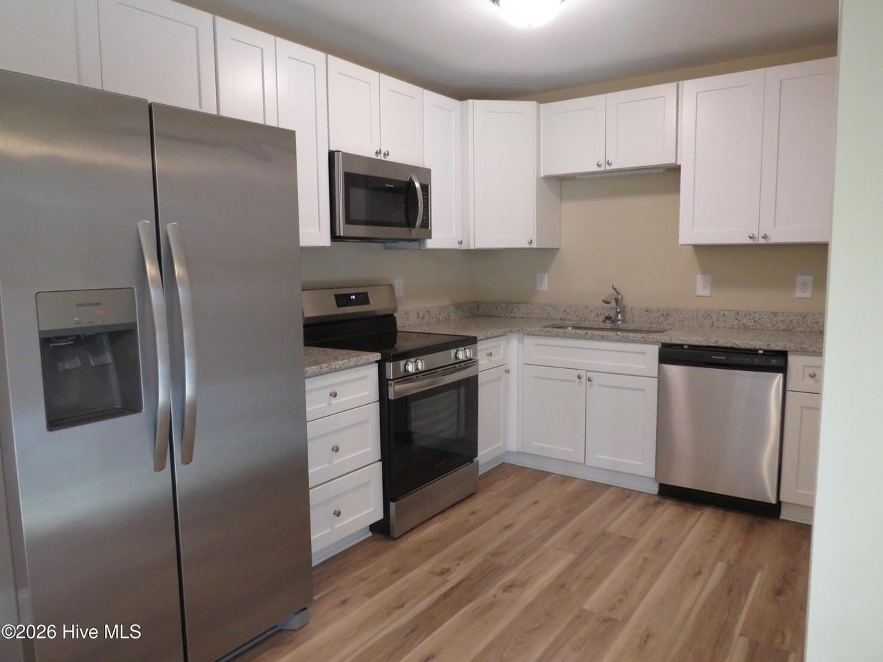 355 Sandhills Cir - Photo 6 of 17