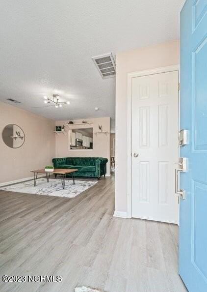 109 Timberlake Trl - Photo 5 of 38