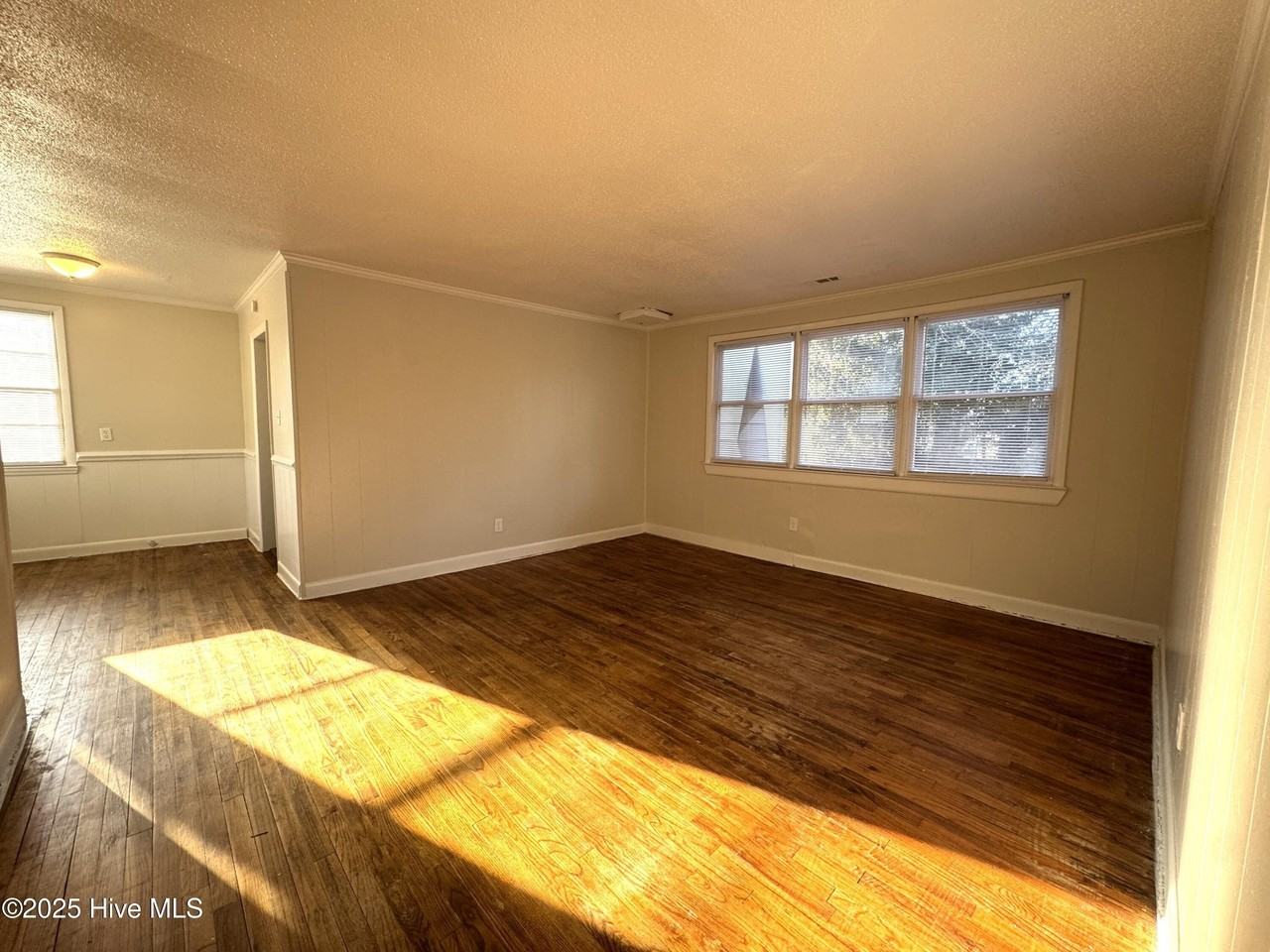 206 York St - Photo 3 of 26