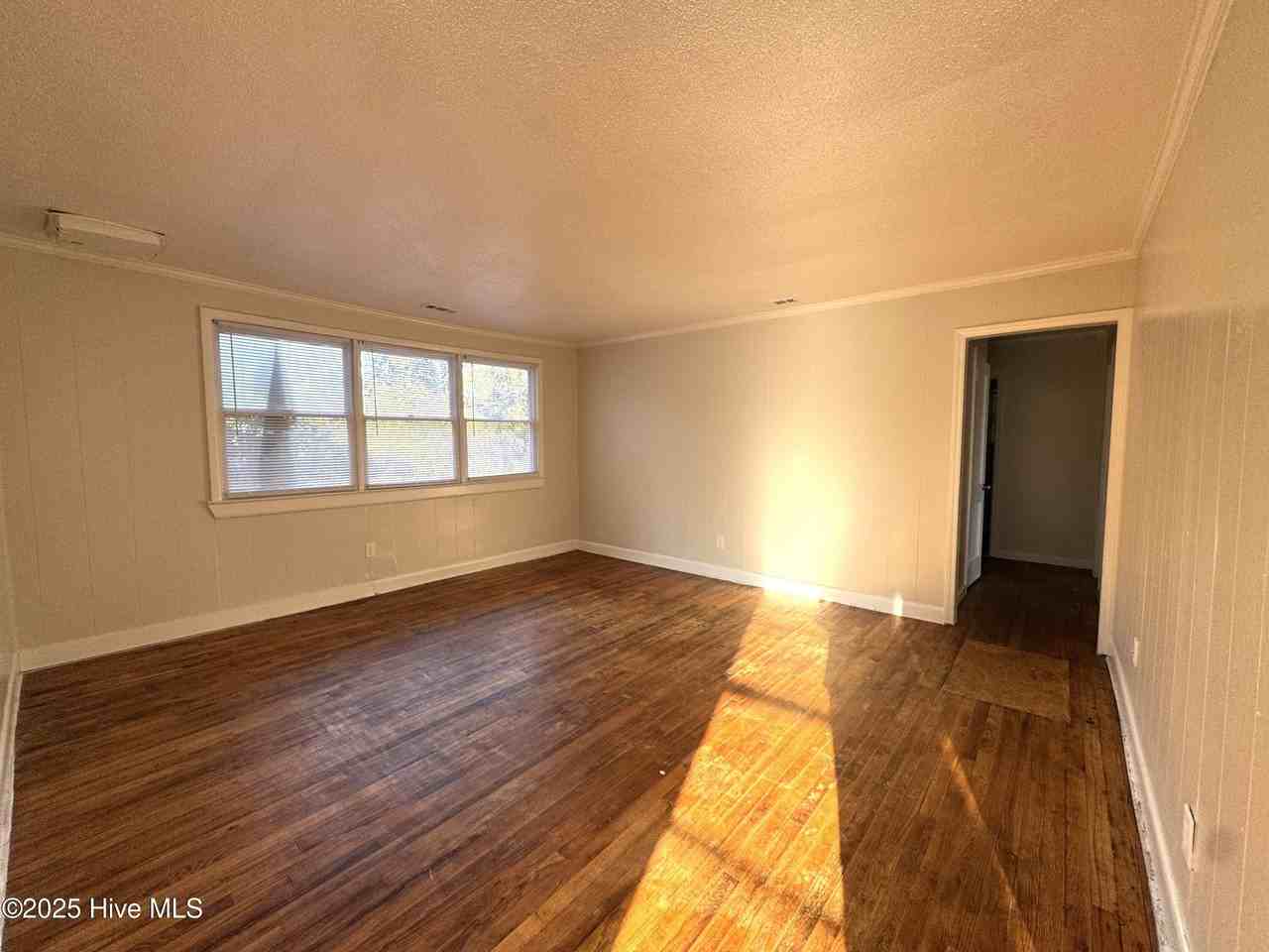 206 York St - Photo 4 of 26