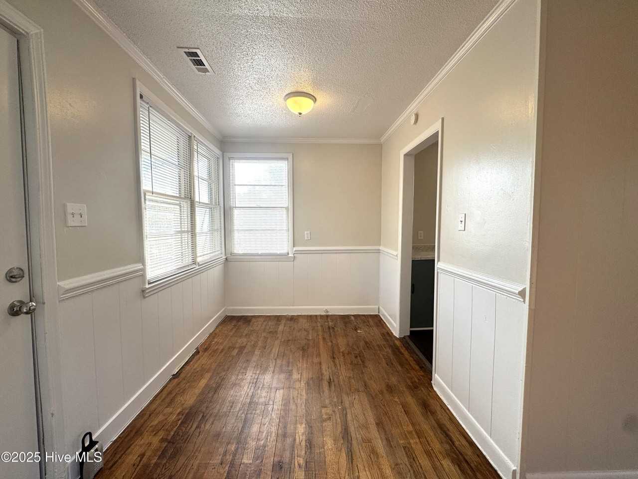 206 York St - Photo 5 of 26