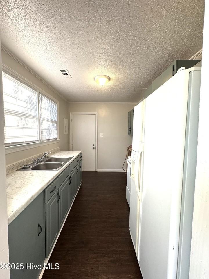 206 York St - Photo 6 of 26