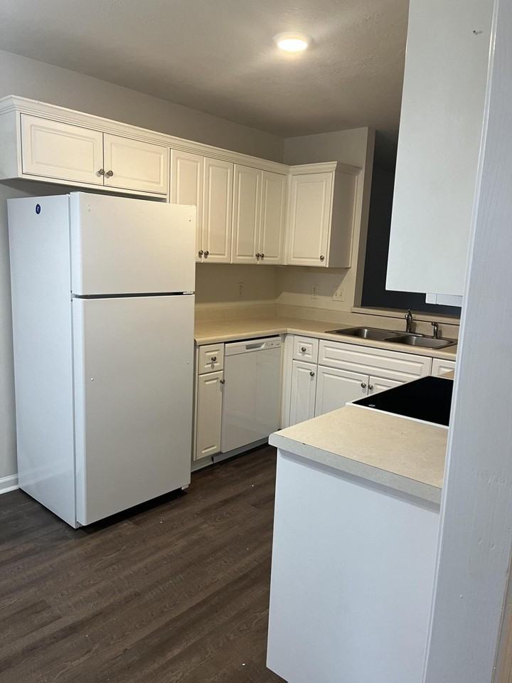 1815 Honeysuckle Way - Photo 3 of 11