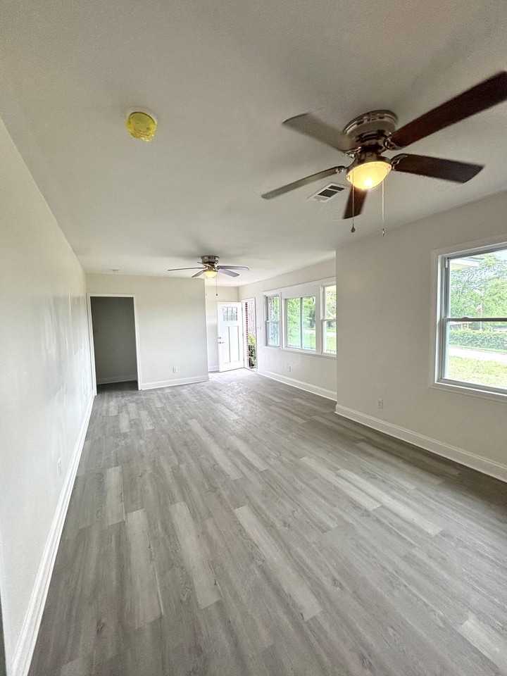 2406 Apricot Ln - Photo 3 of 13