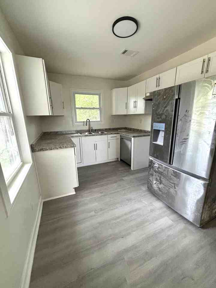 2406 Apricot Ln - Photo 4 of 13