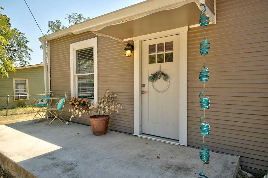 309 Lowry St - Photo 4 of 27