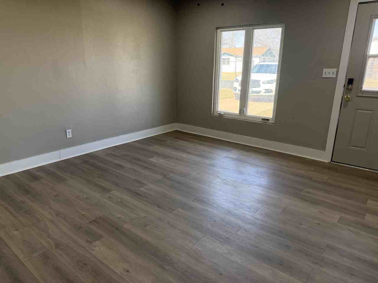 2906 Beech Ave - Photo 2 of 10