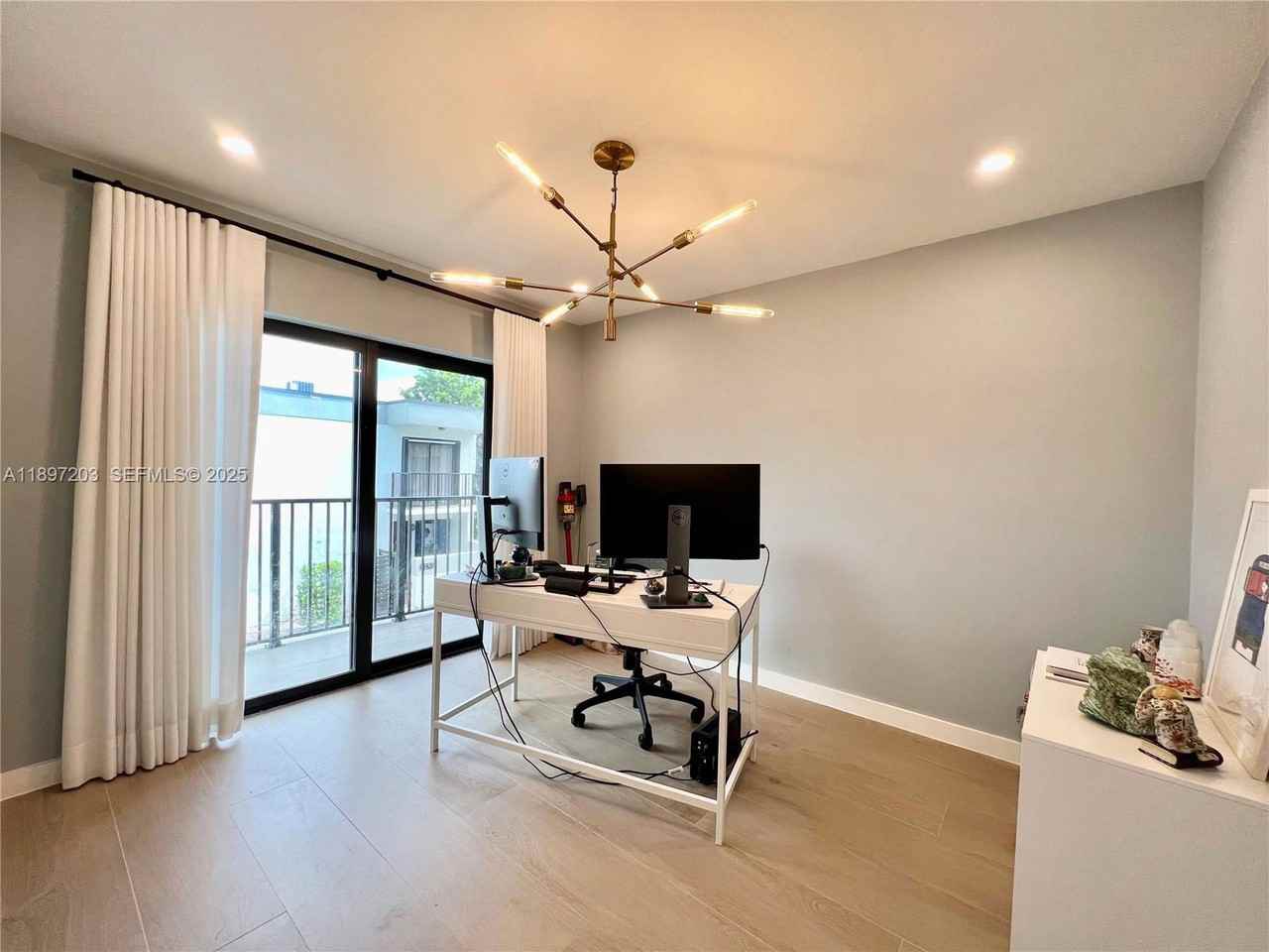 3220 W Trade Ave - Photo 6 of 8