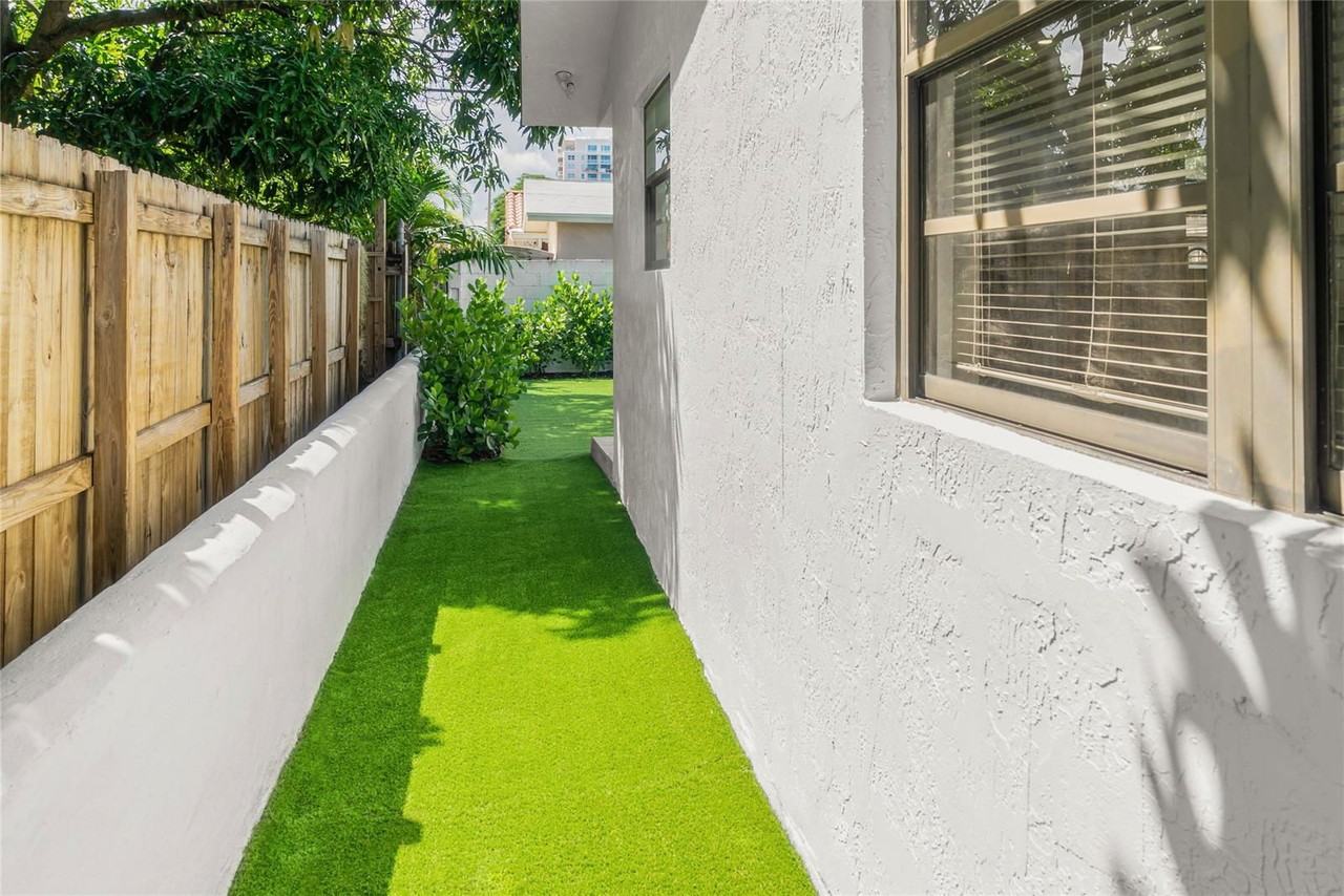 2724 Sw 34th Ct #2 - Photo 3 of 8