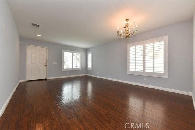 16 Granada - Photo 4 of 8