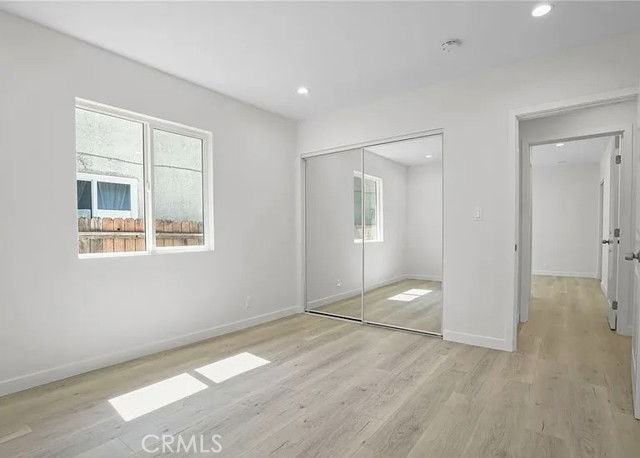 8814 Haskell Ave - Photo 5 of 5