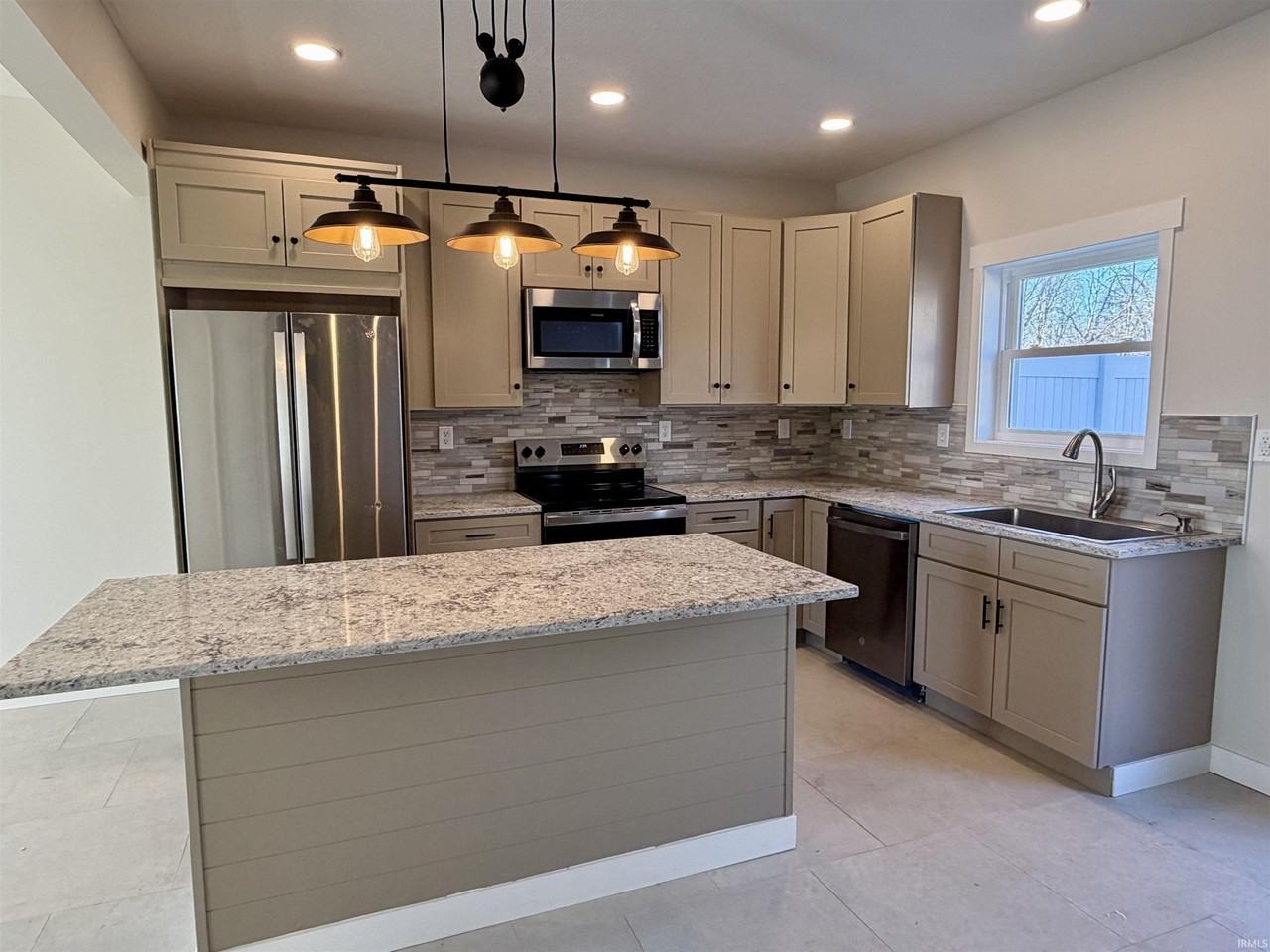 198 N Robinson St - Photo 4 of 20