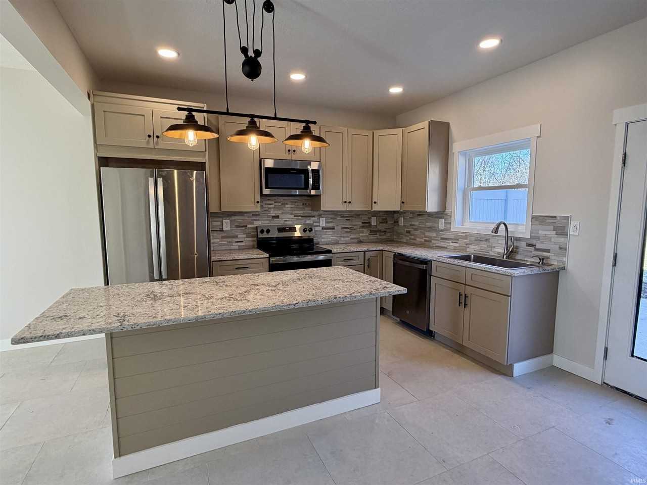 198 N Robinson St - Photo 5 of 20