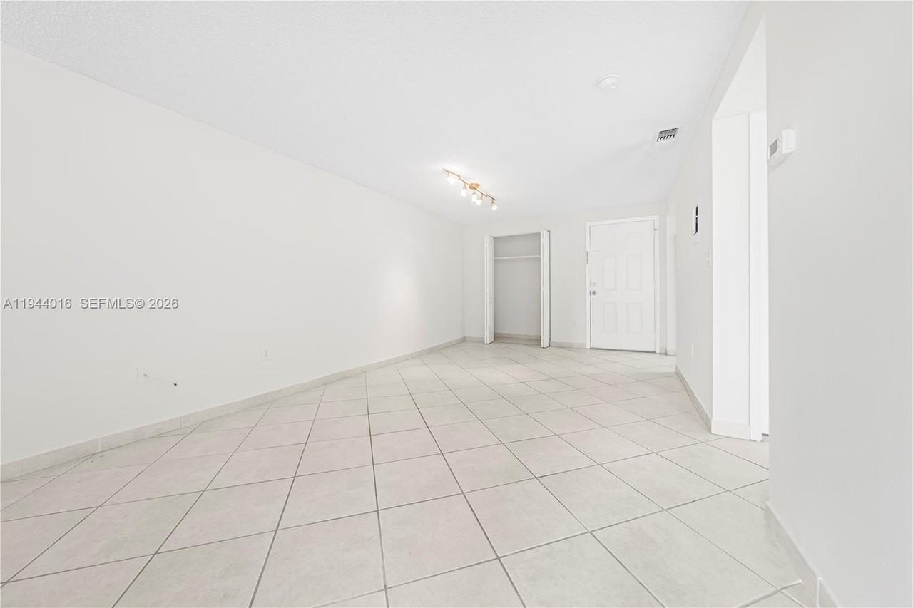 1975 Normandy Dr #206 - Photo 4 of 29