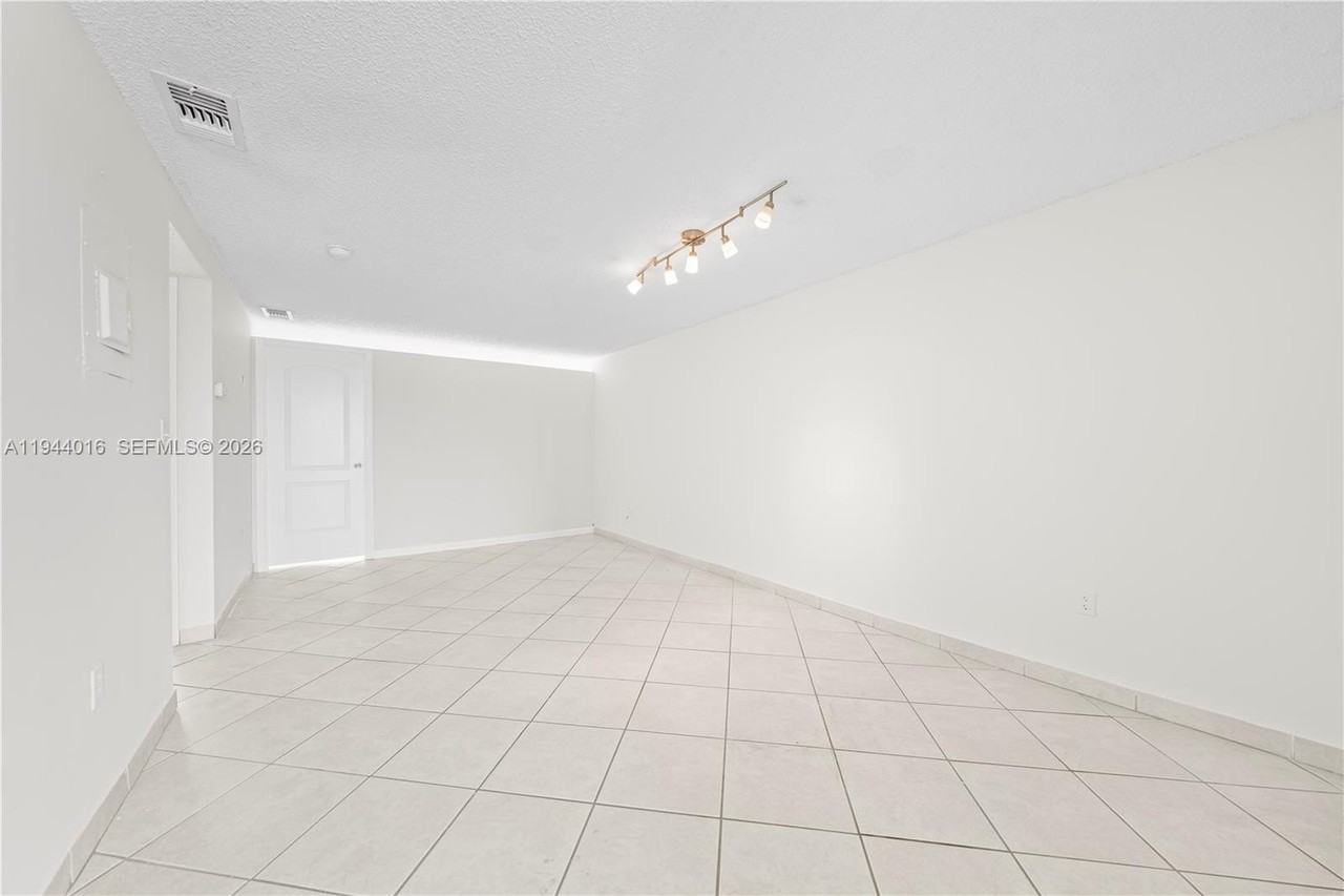 1975 Normandy Dr #206 - Photo 5 of 29