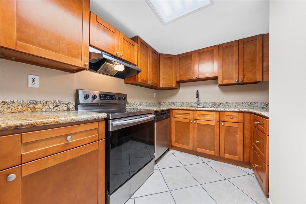 1975 Normandy Dr #206 - Photo 7 of 29