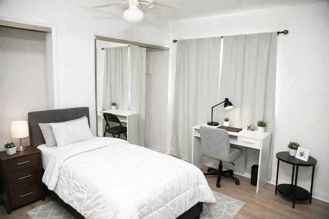 Rhodes Ave - Photo 5 of 6