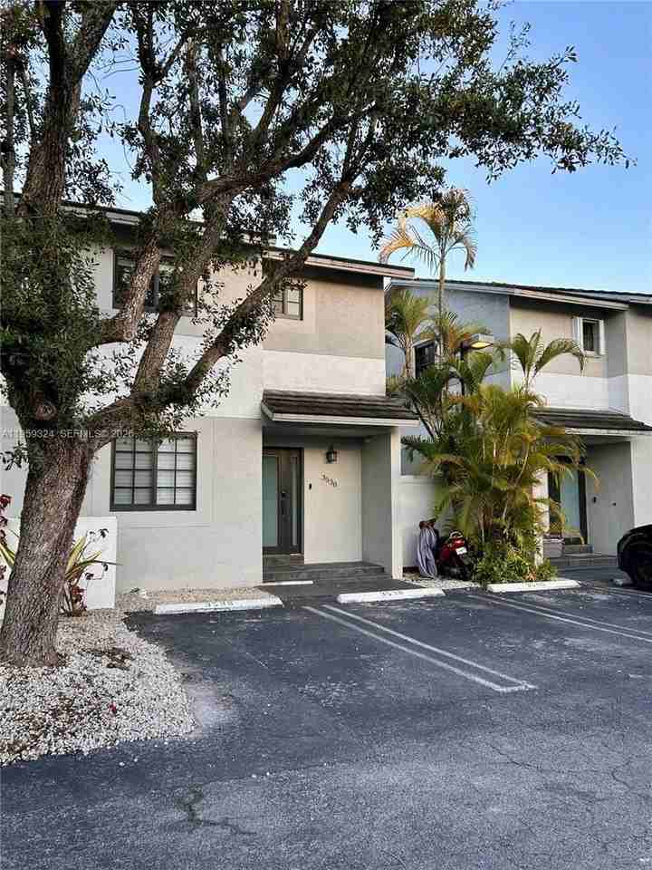 3538 Sw 17th St #1B - Photo 3 of 27