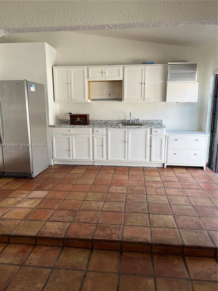 2950 Sw 135th Ave - Photo 3 of 13