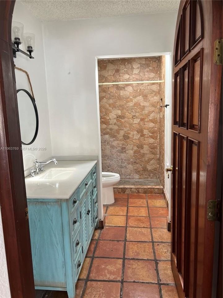 2950 Sw 135th Ave - Photo 5 of 13