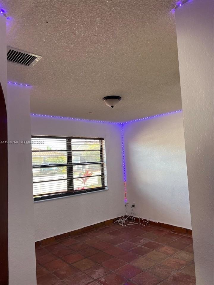 2950 Sw 135th Ave - Photo 6 of 13