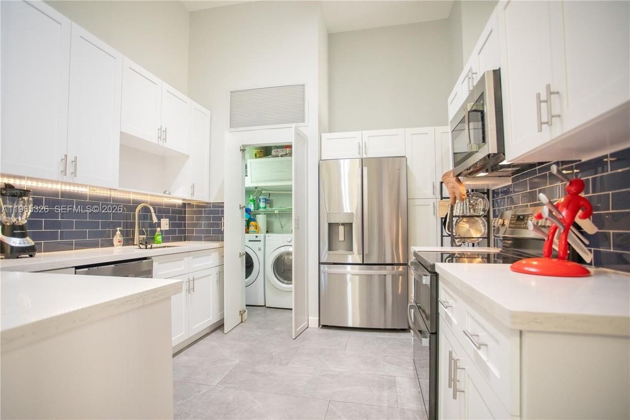 523 Leslie Dr - Photo 4 of 19