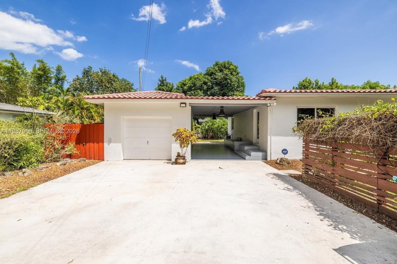 801 Ne 118th St - Photo 3 of 21