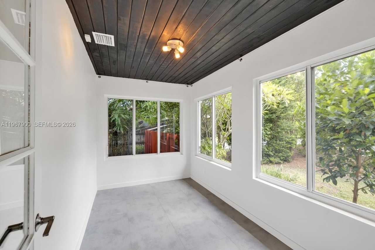 801 Ne 118th St - Photo 7 of 21