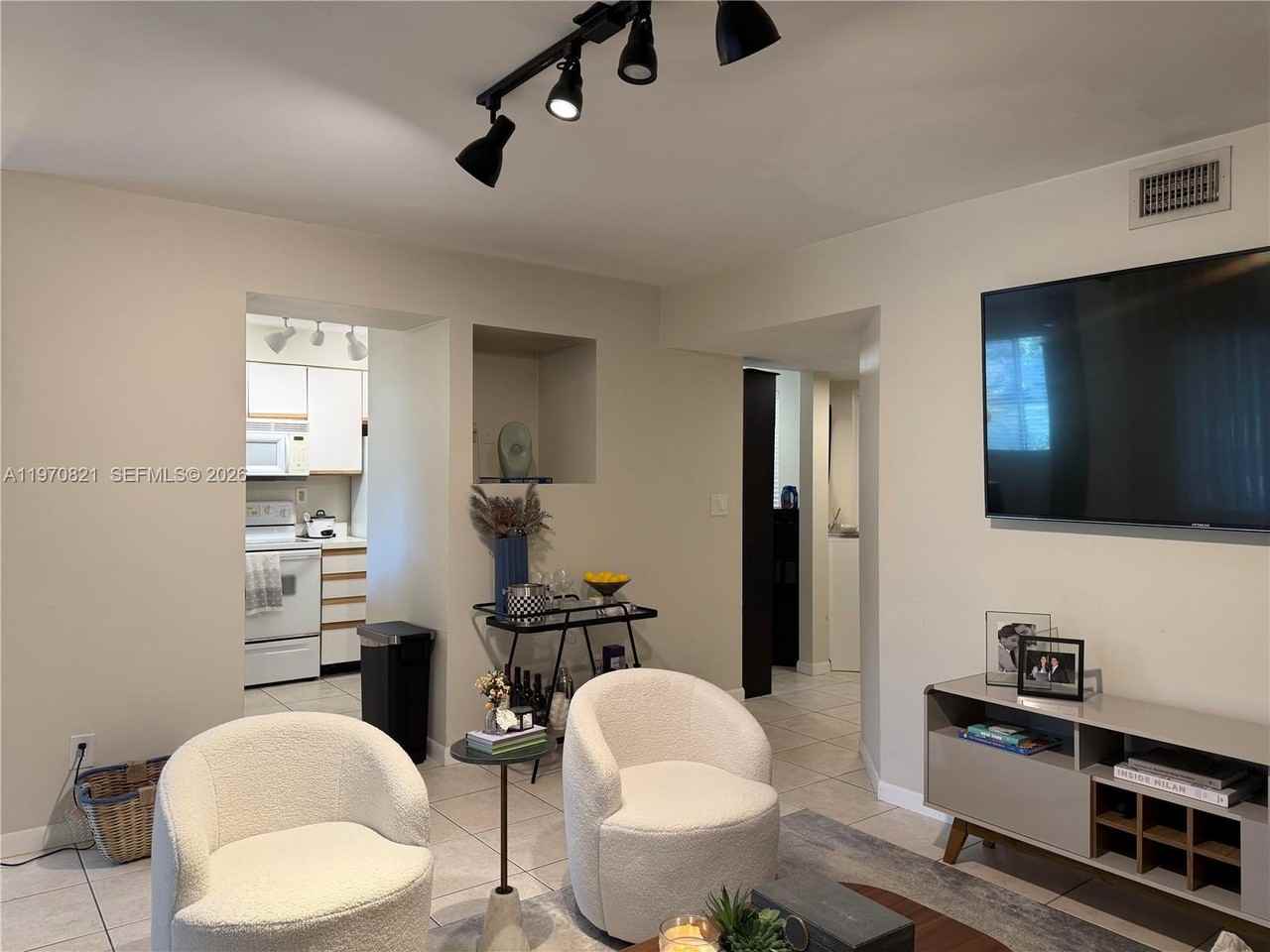 882 Nw 92nd Ave #882 - Photo 4 of 33