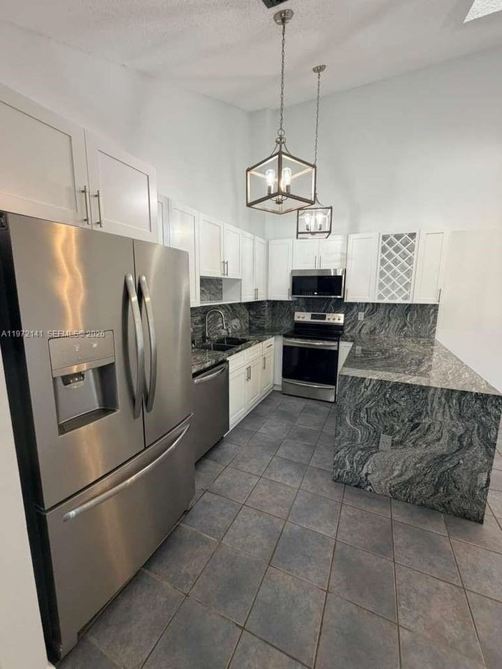 1350 Periwinkle Pl - Photo 3 of 19