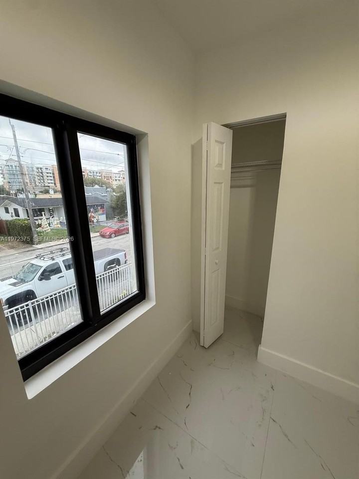 1379 Nw 55th Ter #4 - Photo 5 of 9