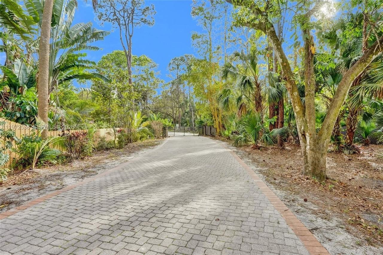 13161 179th Ct N - Photo 2 of 23