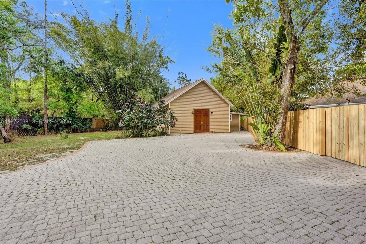 13161 179th Ct N - Photo 3 of 23