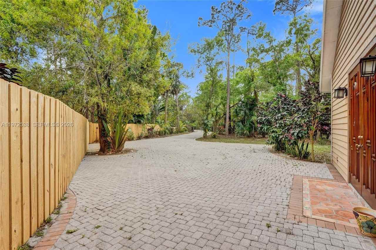 13161 179th Ct N - Photo 4 of 23