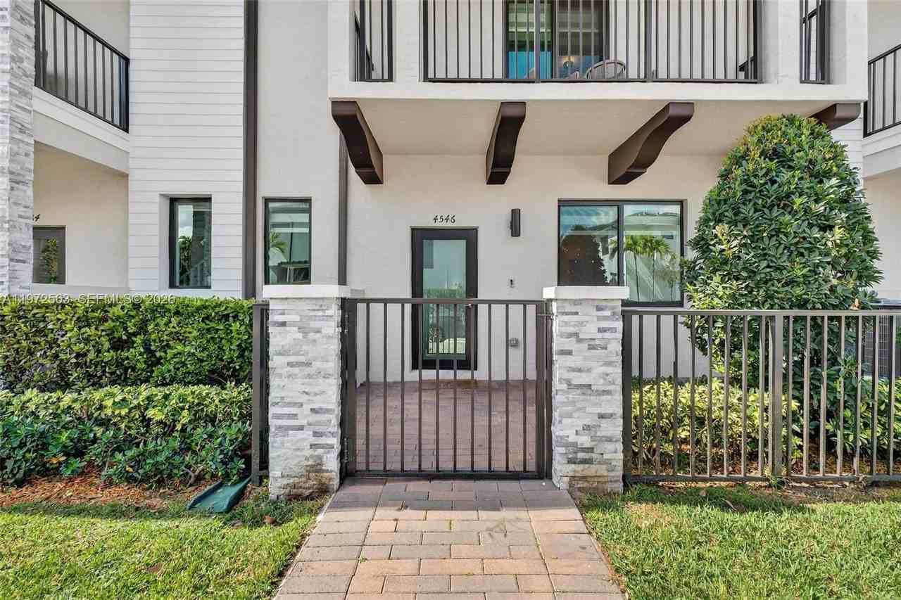 4546 Nw 83rd Ave #4546 - Photo 2 of 36