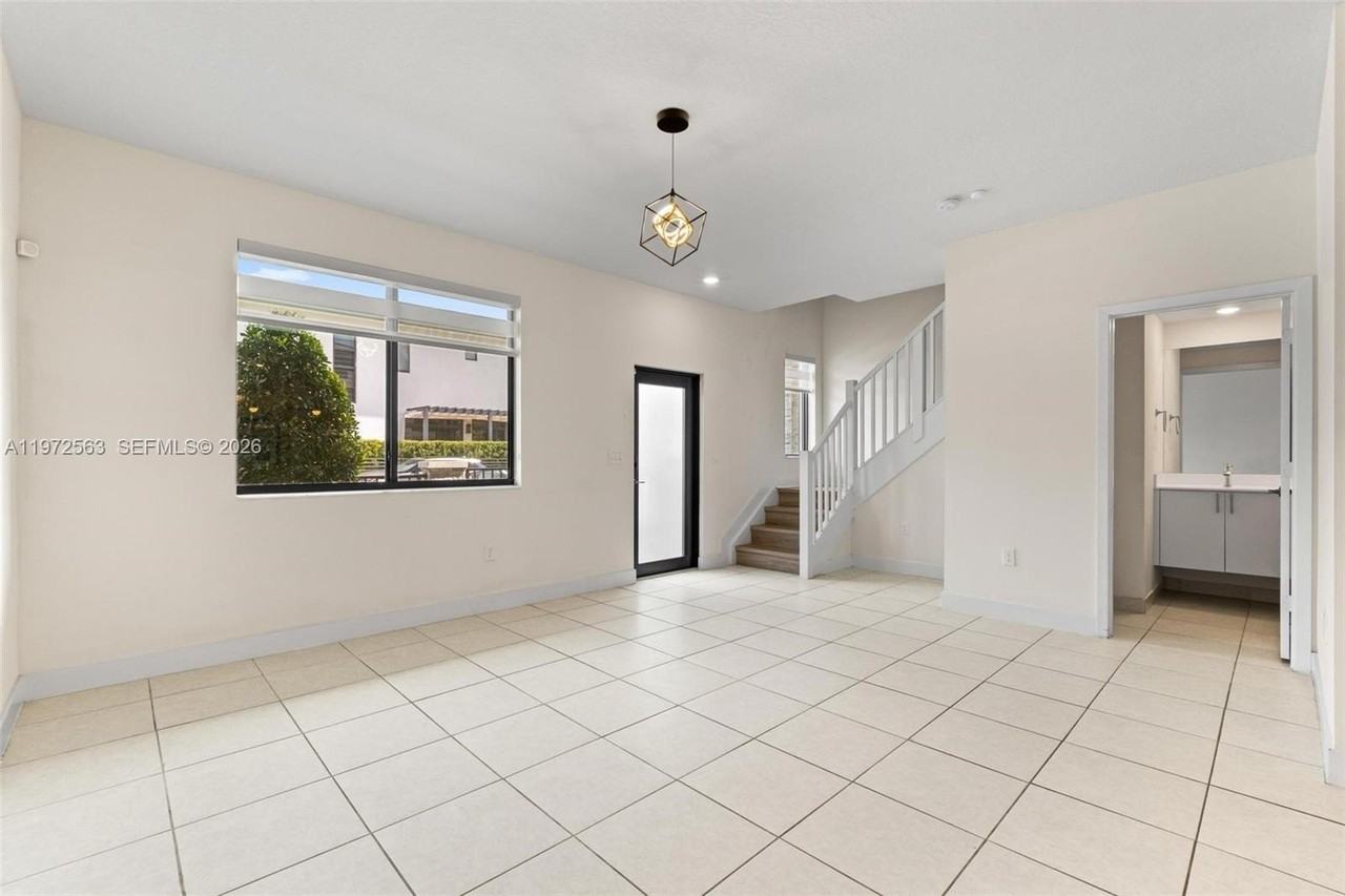 4546 Nw 83rd Ave #4546 - Photo 7 of 36